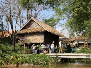 Mengenal 4 Rumah Adat Thailand: Filosofi, Keunikan Arsitektur, dan Panduan Wisata Lengkap, Mas Bellboy