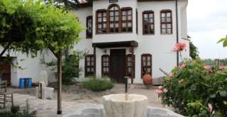 Mengenal 3 Rumah Adat Turki: Filosofi, Keunikan Arsitektur, dan Panduan Wisata Lengkap, Mas Bellboy