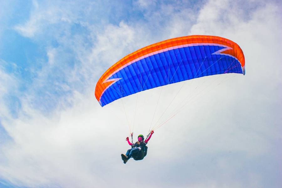 5 Spot Paralayang di Jogja yang Populer
