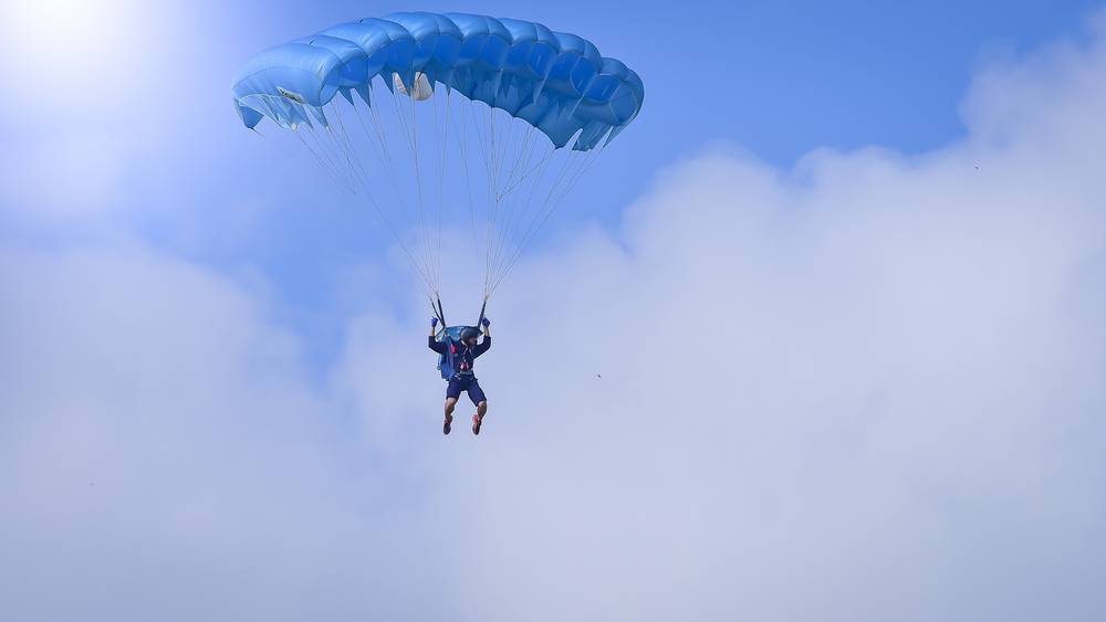 Rekomendasi Spot Paralayang di Padang