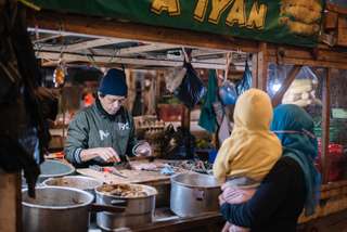 12 Pasar Tradisional Bandung Paling Ikonik dan Lengkap untuk Wisatawan, Mas Bellboy