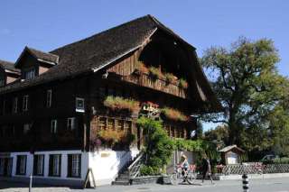 Mengenal 4 Rumah Adat Swiss: Filosofi, Keunikan Arsitektur, dan Panduan Wisata Lengkap, Mas Bellboy