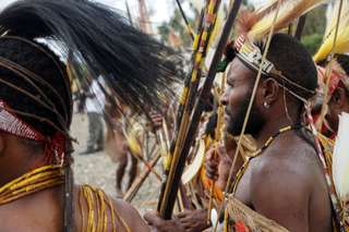 Menelusuri 5 Suku Terbesar di Papua dan Rahasia Budayanya yang Eksotis, Mas Bellboy