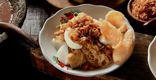 Sejarah Ketoprak: Jejak Kuliner Rakyat dari Tanah Betawi, Travel Bestie