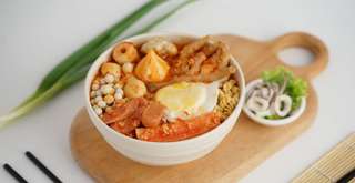 Sejarah Seblak: Kisah Pedas Gurih dari Dapur Sederhana hingga Jadi Ikon Bandung, Travel Bestie