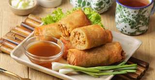 Sejarah Lumpia: Dari Legenda Musim Semi hingga Ikon Kuliner Semarang, Travel Bestie