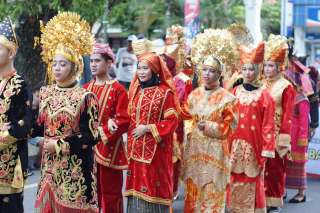 Mengenal Pakaian Adat Padang: Filosofi, Detail Material, dan Panduan Wisata Budaya Lengkap , Mas Bellboy