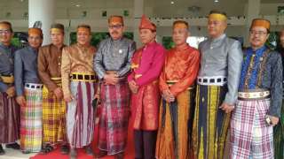 Mengenal Pakaian Adat Sulawesi Selatan: Filosofi, Detail Material, dan Panduan Wisata Budaya Lengkap , Mas Bellboy