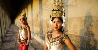 Mengenal Pakaian Adat Kamboja: Filosofi, Detail Material, dan Panduan Wisata Budaya Lengkap, Mas Bellboy