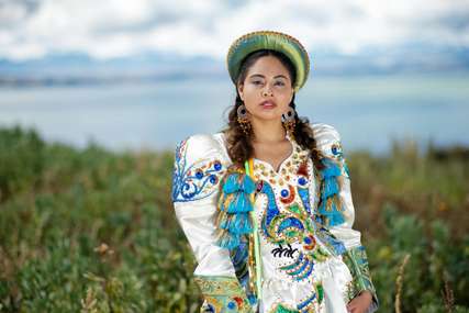 Snapshot Budaya: Pakaian Adat Bolivia dalam Sekilas, Mas Bellboy