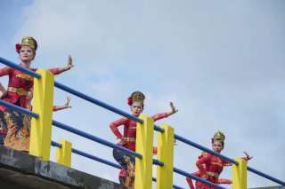 Mengenal Pakaian Adat Karawang: Filosofi, Detail Material, dan Panduan Wisata Budaya Lengkap , Mas Bellboy