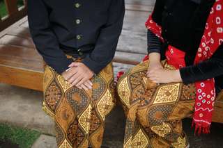 Mengenal Pakaian Adat Klaten: Filosofi, Detail Material, dan Panduan Wisata Budaya Lengkap , Mas Bellboy