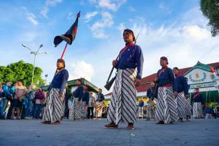 Mengenal Pakaian Adat Solo (Surakarta): Filosofi, Detail Material, dan Panduan Wisata Budaya Lengkap , Mas Bellboy