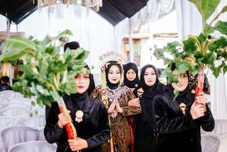 Mengenal Pakaian Adat Kudus: Filosofi, Detail Material, dan Panduan Wisata Budaya Lengkap , Mas Bellboy