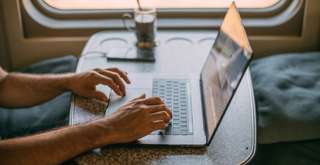 WiFi KAI: Fasilitas Internet di Kereta Api Indonesia yang Bikin Perjalanan Lebih Nyaman, Travel Bestie