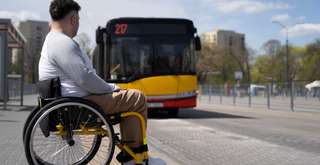 Bus Ramah Difabel di Indonesia, Transportasi Inklusif untuk Mobilitas yang Lebih Setara, Travel Bestie