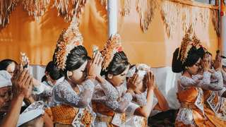 Mengenal Pakaian Adat Jembrana: Filosofi, Detail Material, dan Panduan Wisata Budaya Lengkap, Mas Bellboy