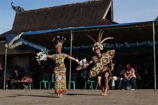 Mengenal Pakaian Adat Samarinda: Filosofi, Detail Material, dan Panduan Wisata Budaya Lengkap, Mas Bellboy