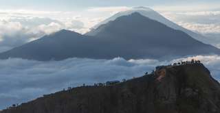 Gunung Jaya Wijaya, Puncak Tertinggi Indonesia yang Berselimut Salju, Xperience Team