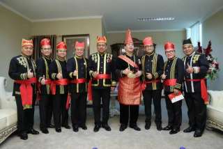 Mengenal Pakaian Adat Manado: Filosofi, Detail Material, dan Panduan Wisata Budaya Lengkap , Mas Bellboy