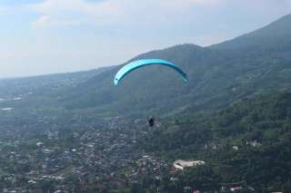 Paralayang Subang: Melayang Indah di Atas Hamparan Hijau Kebun Teh Ciater, Mas Bellboy