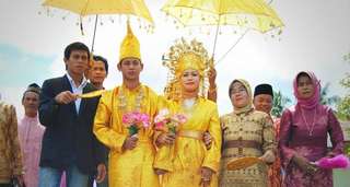 Snapshot Budaya: Pakaian Adat Tanjungpinang dalam Sekilas, Mas Bellboy