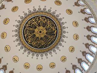 Masjid Terbesar di Batam yang Bisa Lihat Singapura dari Ketinggian
, Travel Bestie