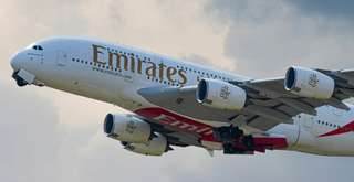 Mengintip Kemewahan Emirates First Class, Kamar Pribadi dan Shower Spa di Udara, Travel Bestie