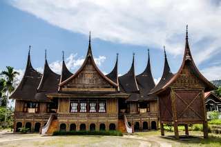 Menyingkap Megahnya Rumah Gadang: Filosofi "Alam Takambang Jadi Guru" dalam Arsitektur Minangkabau, Mas Bellboy