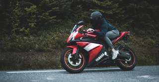 Kenapa Motor Tidak Boleh Masuk Tol? Ini Penjelasan Aturan, Risiko, dan Fakta Jalan Tol di Indonesia, Travel Bestie