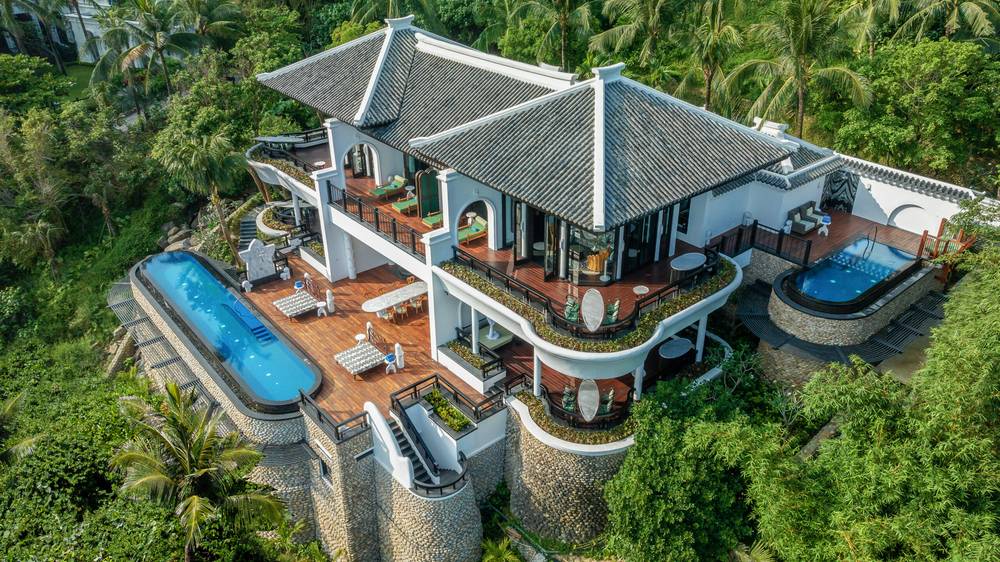 Mái ngói ngôi biệt thự tại Intercontinental Đà Nẵng Sun Peninsula Resort lấy cảm hứng từ kiến trúc cung đình Việt Nam.