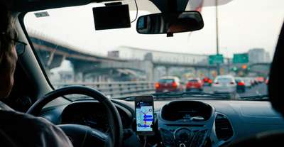 Panduan Safety Driving: Cara Berkendara di Jalan Tol yang Aman bagi Pemula, Travel Bestie