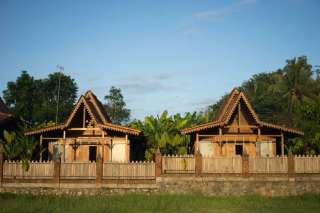 Rumah Adat Suku Samin: Menyingkap Kesederhanaan dan Kejujuran dalam Arsitektur Sedulur Sikep, Mas Bellboy