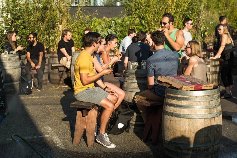 Trải nghiệm văn hóa craft beer tại vườn bia ngoài trời Fremont Brewing