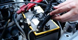 Jangan Sampai Mogok! Kenali Berbagai Penyebab Aki Mobil Soak dan Cara Mencegahnya, Travel Bestie