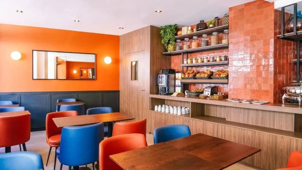 Không gian đầy màu sắc tại Timhotel Le Louvre