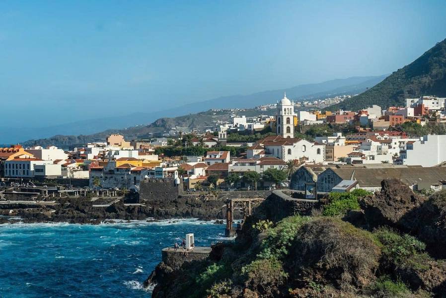 Quần đảo Canary Islands vươn mình giữa biển khơi. 