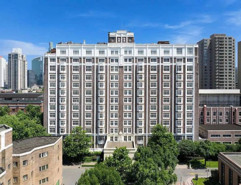 Jin Jiang Hotel Shanghai sở hữu vị trí trung tâm đắt giá trên tuyến đường Huaihai Road sôi động bậc nhất Thượng Hải 