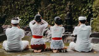 Upacara Melasti: Menyingkap Filosofi, Sejarah, dan Ritus Sakral Suku Bali, Mas Bellboy