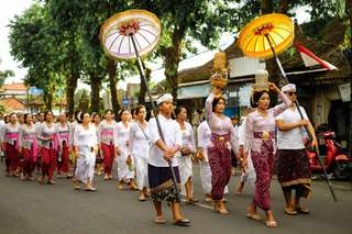 Upacara Manusa Yadnya: Menyingkap Filosofi, Sejarah, dan Ritus Sakral Suku Bali, Mas Bellboy