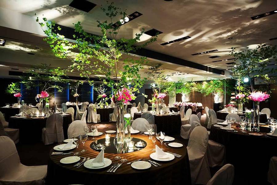Sảnh tiệc tại Hotel Grand Palace Tokushima gây ấn tượng với thiết kế kết hợp sự sang trọng và thiên nhiên