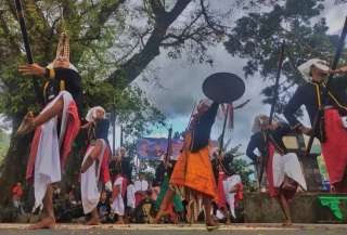 Menelusuri Jejak Estetika dan Filosofi: Daftar Tarian Tradisional Lombok yang Mendunia, Mas Bellboy