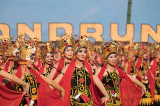 Menelusuri Jejak Estetika dan Filosofi: Daftar Tarian Tradisional Banyuwangi yang Mendunia, Mas Bellboy