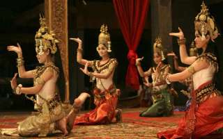 Menelusuri Jejak Estetika dan Filosofi: Daftar Tarian Tradisional Kamboja yang Mendunia, Mas Bellboy