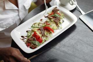 Menjelajahi Cita Rasa Britania: Daftar Makanan Khas Inggris yang Wajib Dicicipi, Mas Bellboy