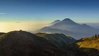 Gunung Bismo: Panduan Mendaki 'Atap' Dieng yang Ramah untuk Pemula , Waktu baca 2 menit