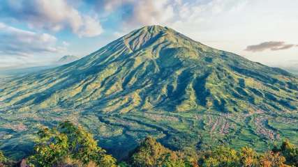 Gunung Muria: Panduan Mendaki Eks-Pulau Purba dan Destinasi Religi di Jawa Tengah, Mas Bellboy