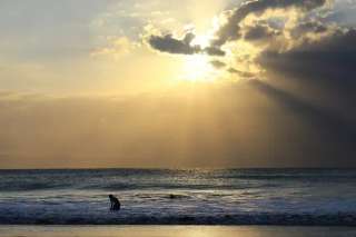 Pantai Citanggeuleuk, Pesona Tebing Raksasa dan Ketenangan Alam di Garut Selatan, Mas Bellboy