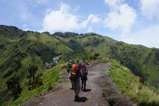 Gunung Batukaru: Menjelajahi Rimba Purba dan Puncak Suci di Jantung Bali, Waktu baca 2 menit