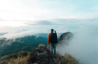 Gunung Geger: Menjelajahi Puncak Bersejarah dan Keasrian Alam di Pulau Madura, Mas Bellboy